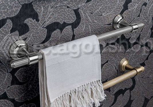 Colombo Hermitage portasciugamani 65 cm a parete cromo, dettaglio ravvicinato del materiale e dell'aggancio - Colombo Design