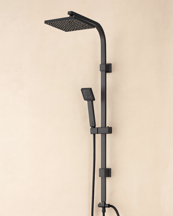 Colonna Doccia con soffione quadro in acciaio nero opaco in ottone, vista frontale della maniglia e della bocca di...
