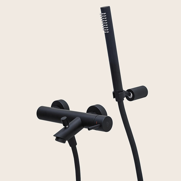 Paffoni Light Lig023no Miscelatore Vasca Con doccetta Nero in opaco visto dall'alto con superficie e piletta di scarico