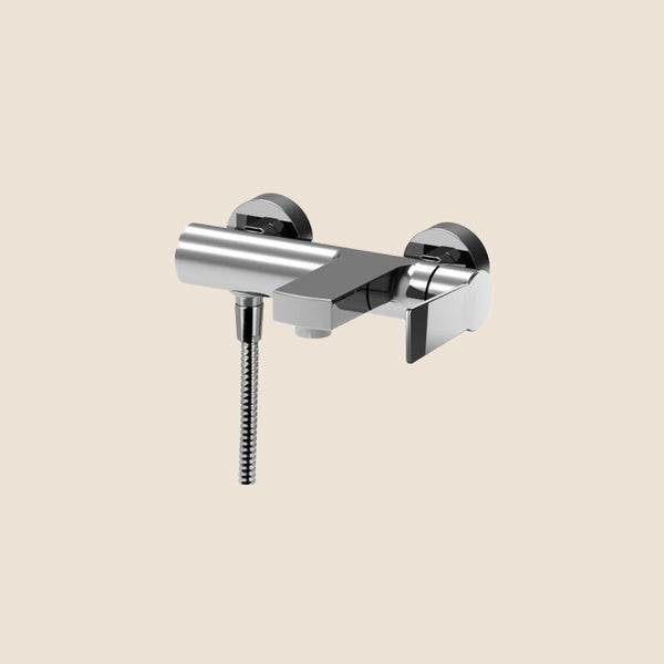 Paffoni Tango Ta022cr Miscelatore Vasca Senza Duplex Cromo visto dall'alto con superficie e piletta di scarico