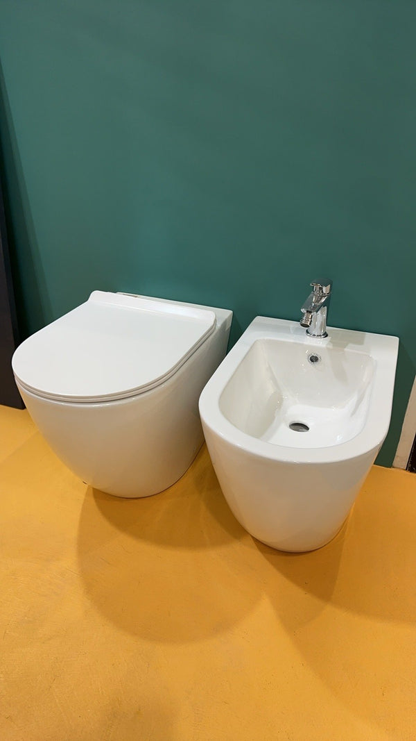 Sanitari filomuro ceramica vaso e bidet con sedile chiusura rallentata Linea Zeta