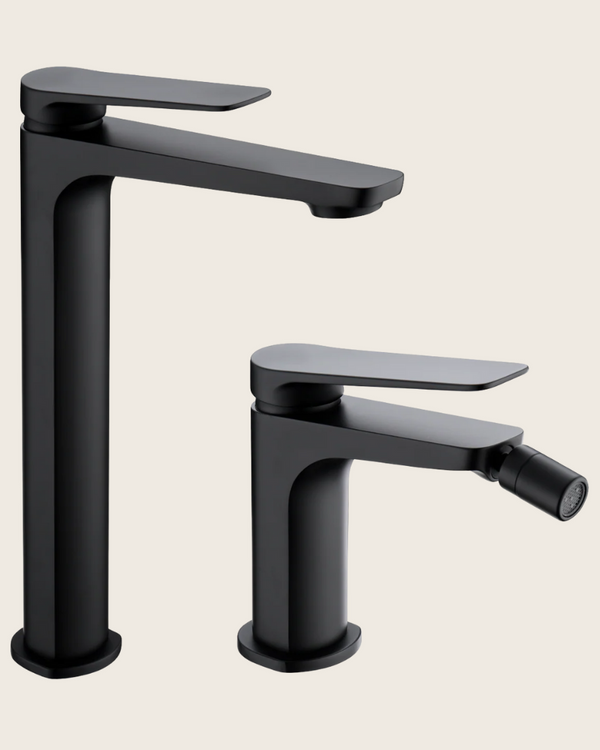 Coppia rubinetti lavabo alto e bidet senza scarico nero, vista frontale su sfondo bianco - Exagonshop