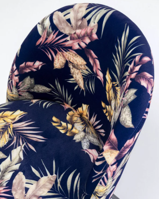 Cecil Flower sedia design fantasia con gambe in acciaio nero Multicolore ambientato in spazio living con arredi...