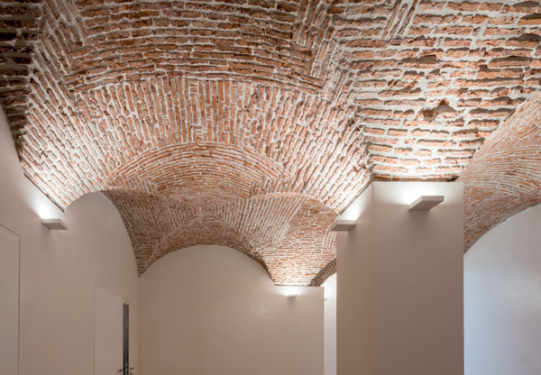 Lampada da parete per interni a luce indiretta bianco Flos Fort Knox Wall LED Mini