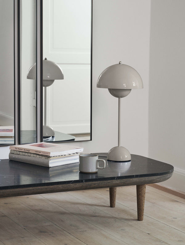 &Tradition Flowerpot VP3 Lampada da tavolo grey beige, particolare del diffusore luminoso