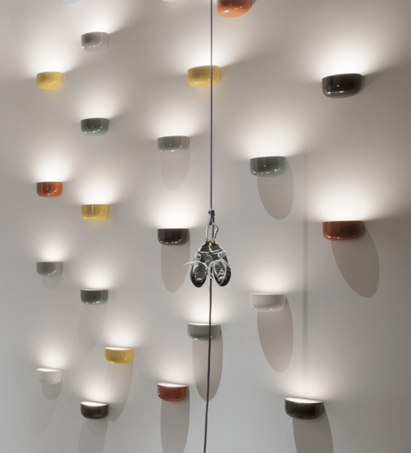 Flos Bellhop Wall Up Lampada LED da parete a luce indiretta, particolare del diffusore luminoso