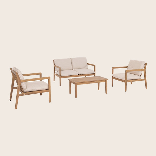 Andrea Bizzotto Danubio salotto outdoor in legno acacia con in teak e naturale ambientato in spazio living con arredi...