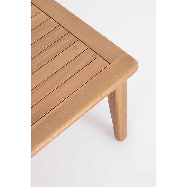 Andrea Bizzotto Danubio salotto outdoor in legno acacia con ambientato in spazio living con arredi coordinati