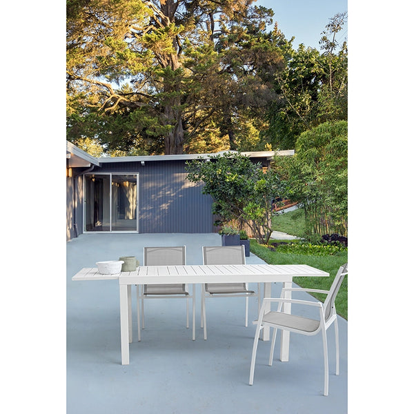 Andrea Bizzotto Hilde 140x77 tavolo allungabile bianco ambientato in spazio living con arredi coordinati