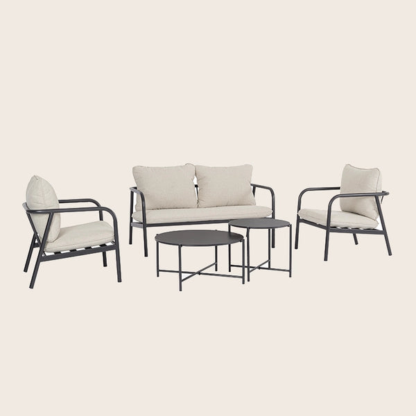Andrea Bizzotto Ostuni salotto outdoor antracite con ambientato in spazio living con arredi coordinati