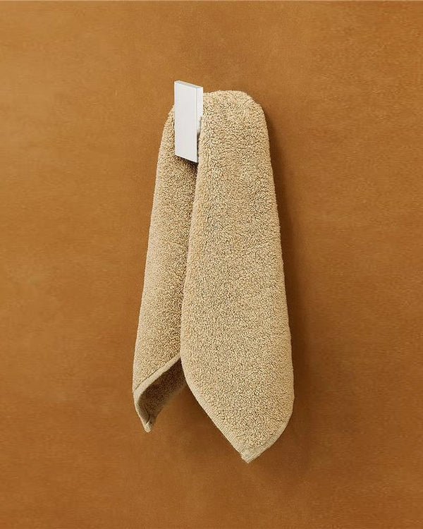Appendino da bagno in alluminio bianco in opaco montato a parete, vista del design e della finitura - Exagonshop