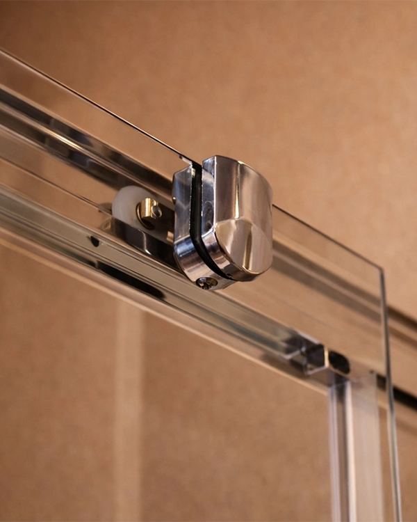 Box doccia 70x160 Nuvola un anta scorrevole reversibile Cromato installato in bagno moderno con ante in vetro temperato...