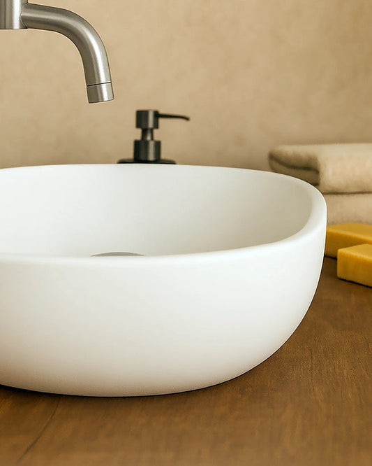 Ciotola 59x41 lavabo in ceramica bianco opaco, vista frontale su sfondo bianco - Exagonshop