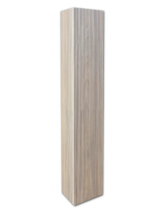 Colonna sospesa teak 26x150 Urbino con un Anta destra ambientato in bagno moderno con specchio e accessori - Exagonshop