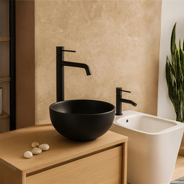 Coppia rubinetti lavabo alto e bidet in ottone nero opaco con flessibili Hidden