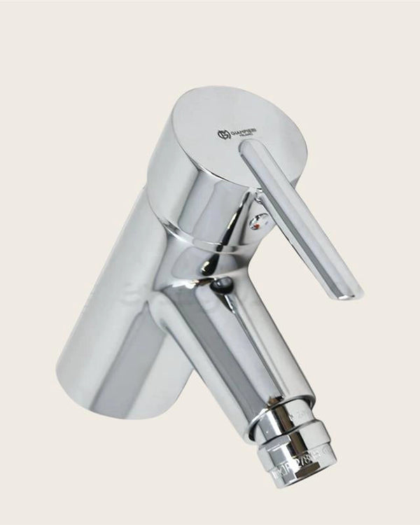 Giampieri Miscelatore bidet cromo Gim1435 Cromo Lucido, vista frontale della maniglia e della bocca di erogazione...