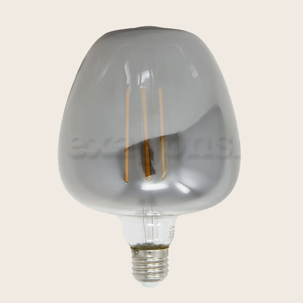 Lampadina smoky Vintage E27 luce calda 360 lumen 2700k accesa in ambiente, design e diffusione della luce - Exagonshop