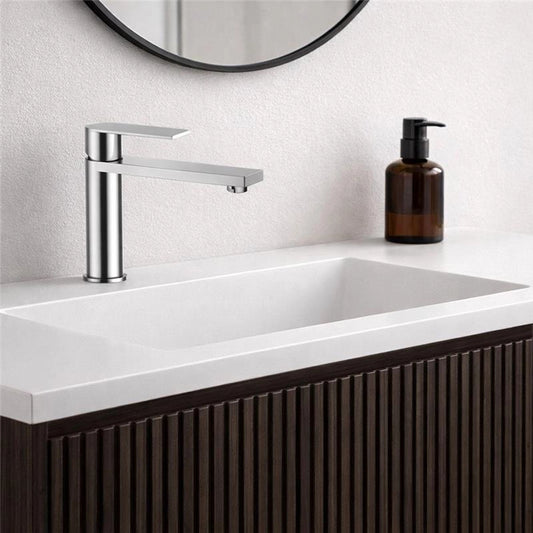 Coppia miscelatori lavabo e bidet in acciaio inox, vista frontale su sfondo bianco - Exagonshop