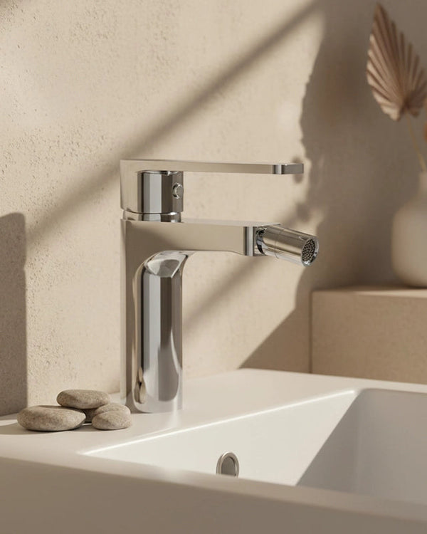 Miscelatore bidet monocomando in ottone cromato Bridge Cromo, vista frontale della maniglia e della bocca di erogazione...