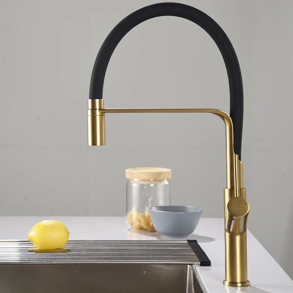 Miscelatore cucina flessibile Imola oro spazzolato, dettaglio della doccetta estraibile - Exagonshop