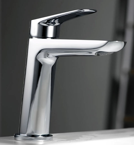 Miscelatore lavabo Totem in ottone cromo, vista frontale su sfondo bianco - Exagonshop