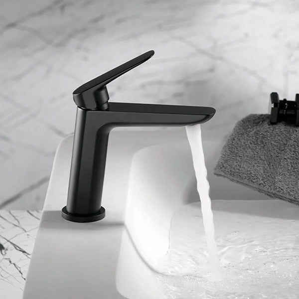 Miscelatore lavabo Totem in ottone nero opaco