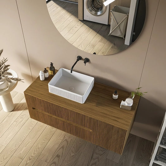 Mobile bagno 100x46 Urbino cannettato noce chiaro con anta ambientato in bagno moderno con specchio e accessori - Exagonshop