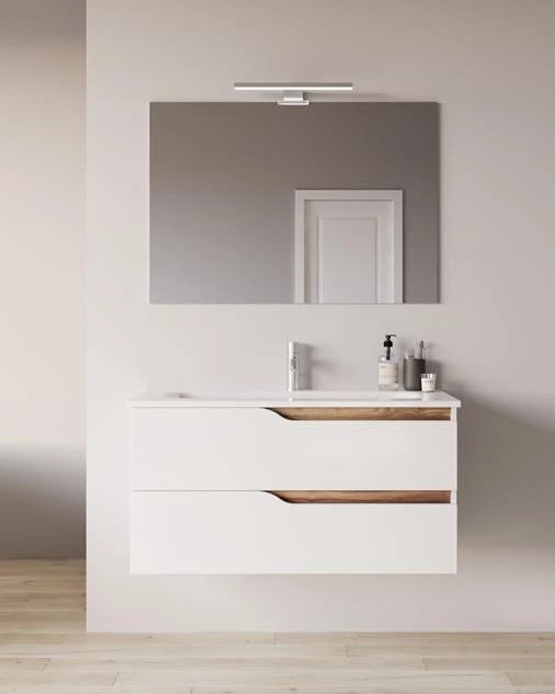 Mobile bagno 100x46 bianco lucido con lavabo Gaia ambientato in bagno moderno con specchio e accessori - Exagonshop