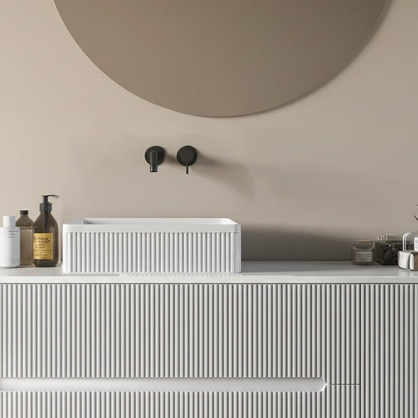 Mobile bagno 120x46 Urbino cannettato bianco opaco con anta, vista dall'alto del piano con lavabo - Exagonshop