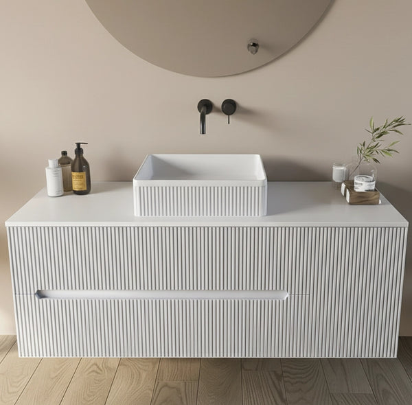 Mobile bagno 120x46 Urbino cannettato bianco opaco con anta e lavabo