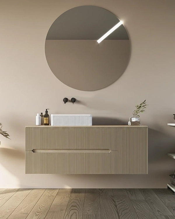 Mobile bagno 120x46 Urbino cannettato tortora opaco con con lavabo e rubinetteria, vista frontale su sfondo neutro...