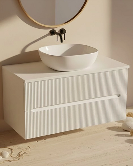 Mobile bagno bianco opaco 70x46 cannettato Urbino ciotola ambientato in bagno moderno con specchio e accessori - Exagonshop