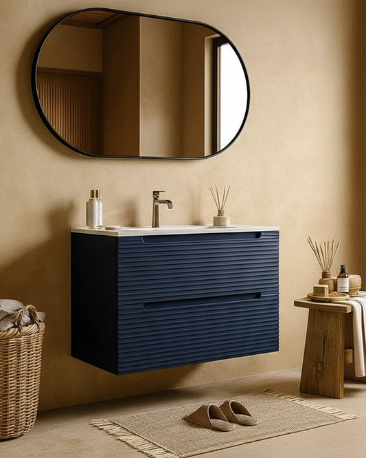 Mobile bagno blu notte 80x45 Mango lavabo in ceramica lucida Blu Scuro ambientato in bagno moderno con specchio e...