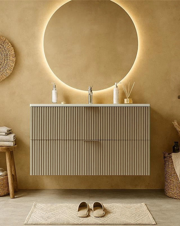 Mobile bagno cannettato 82x47 tortora opaco lavabo in in ceramica e lucido con lavabo e rubinetteria, vista frontale su...