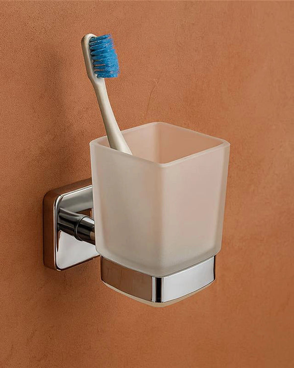 New Line M3 Bicchiere Portaspazzolini In Acciaio Inox cromo Cromo Lucido in cromato montato a parete, vista del design e...