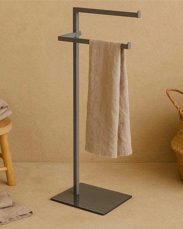 Piantana Portasciugamani grigio con base in vetro in vetro temperato montato a parete, vista del design e della finitura...