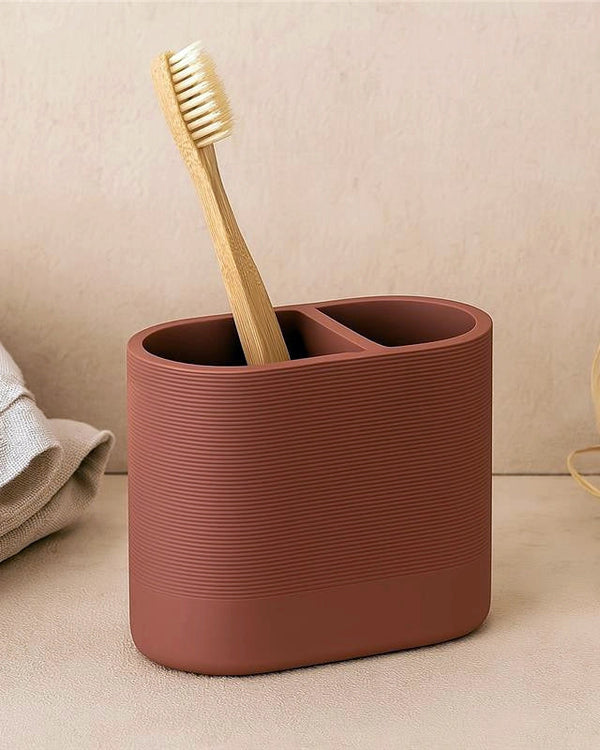 Porta spazzolini in poliresina terracotta Marika in naturale montato a parete, vista del design e della finitura - Exagonshop