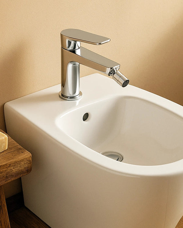 Rubinetto bidet senza scarico in ottone cromato Momo Cromo Lucido in naturale, vista frontale della maniglia e della...