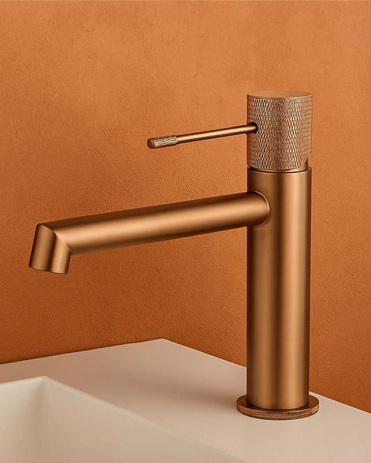 Rubinetto lavabo senza scarico in ottone oro rosa, vista frontale su sfondo bianco - Exagonshop