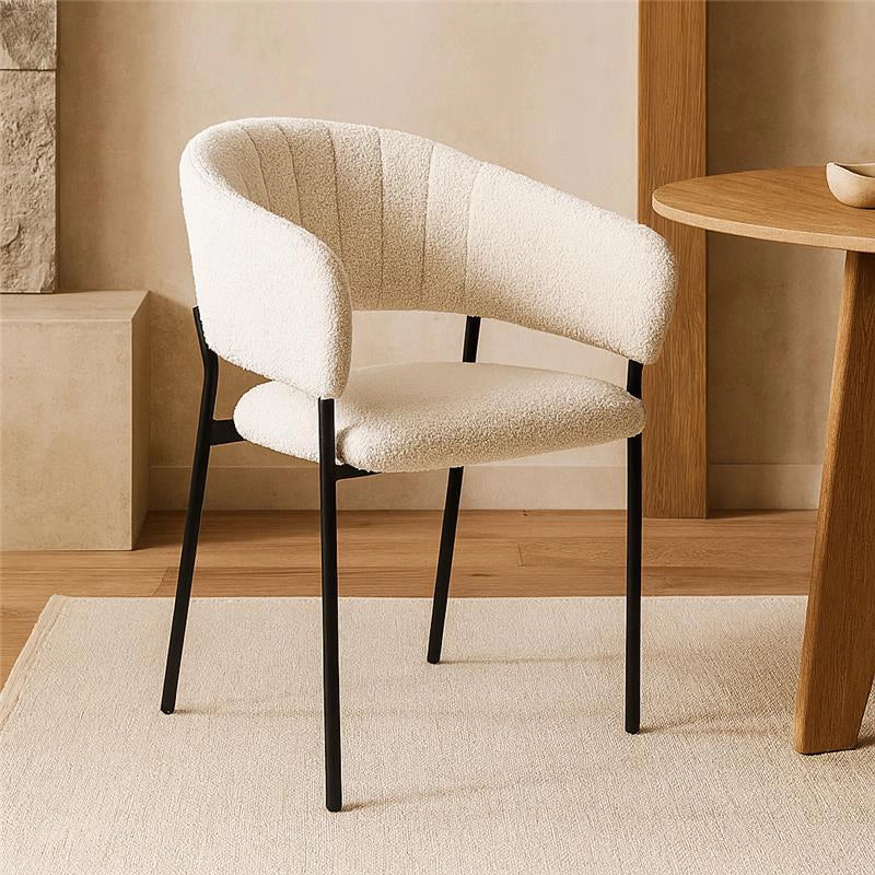 Sedia con braccioli in tessuto boucle imbottito bianco