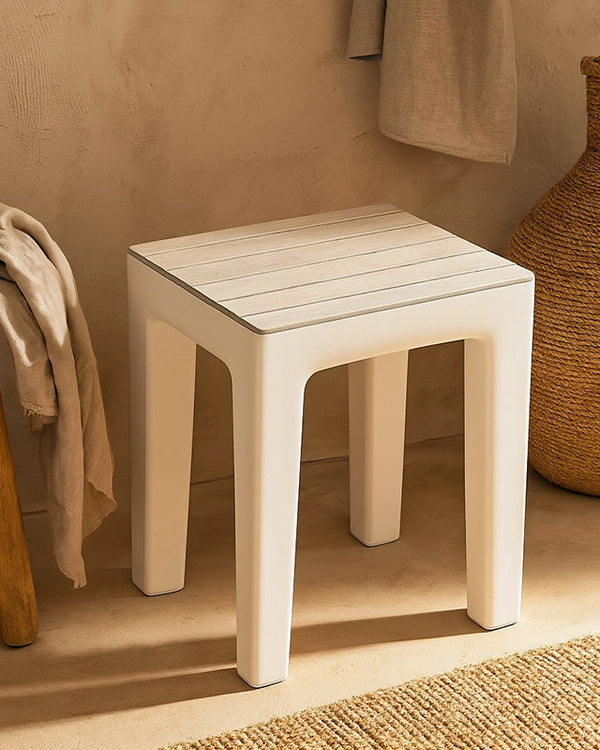 Sgabello bagno in plastica bianco Woody montato a parete, vista del design e della finitura - Exagonshop