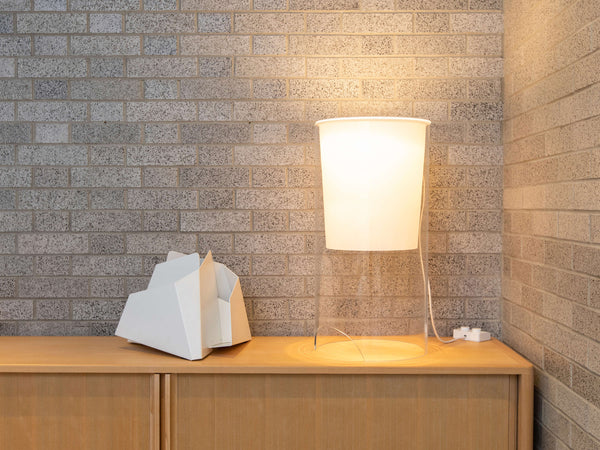 Flos Aoy Lampada da tavolo 60 cm luce diffusa trasparente e bianco opale