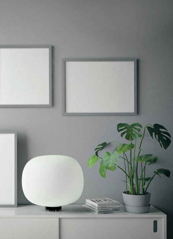 Bombo Miloox Lampada da tavolo in vetro soffiato bianco latte