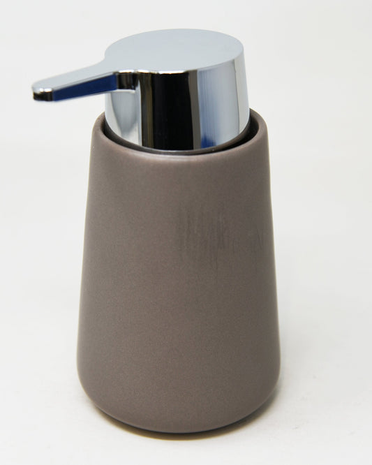 Dispenser sapone in ceramica tortora Sidney, dettaglio ravvicinato del materiale e dell'aggancio - Exagonshop