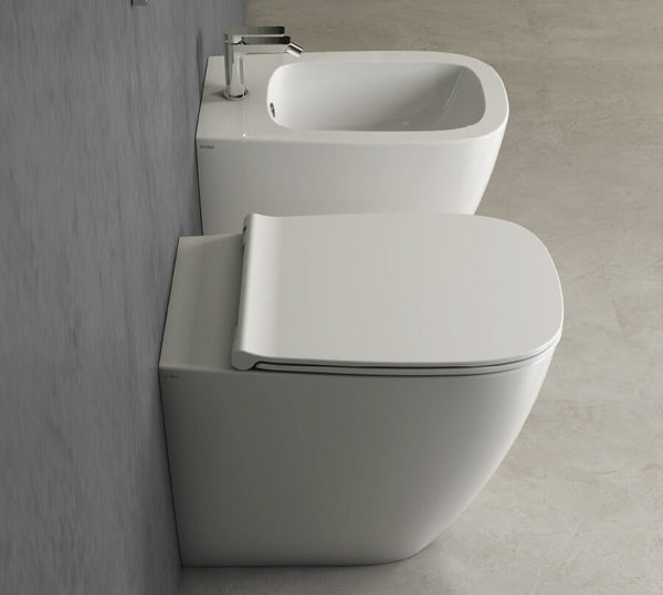 Globo Genesis coppia sanitari a pavimento vaso senza brida con sedile rallentato e bidet a filo parete smoke