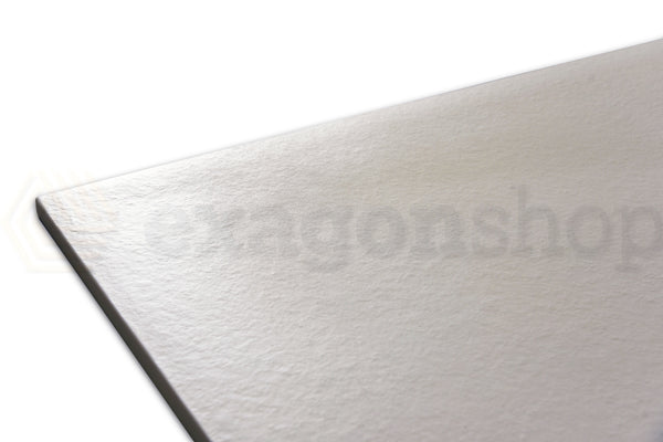 Piatto Doccia 70x140 Desio effetto pietra in Mineralmarmo visto dall'alto con superficie e piletta di scarico - Exagonshop