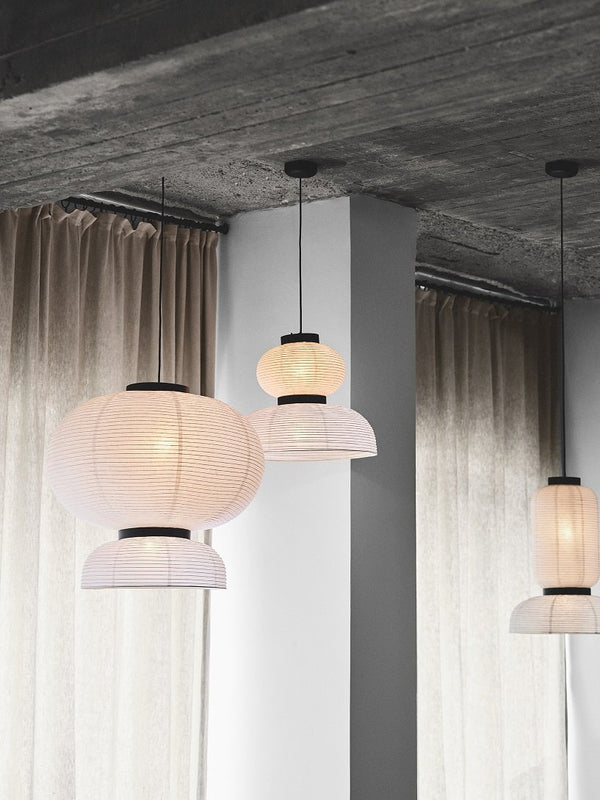 Lampada a sospensione 70 cm in carta di riso bianco avorio &Tradition Formakami JH5