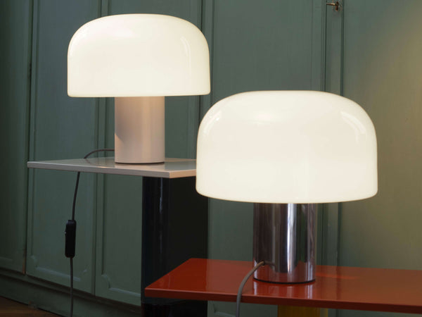 Lampada da tavolo 33 cm in vetro opalino triplex bianco con base Bright aluminium Bellhop Glass T F1074009 Flos