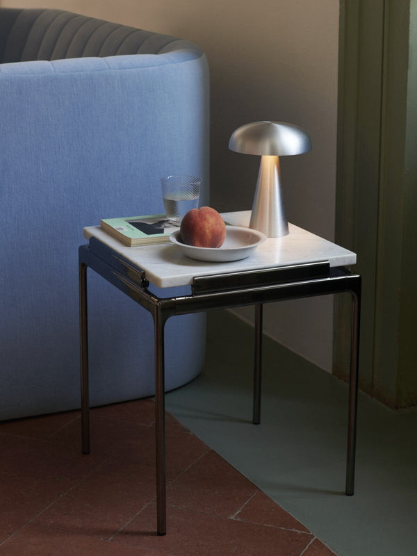 &Tradition Como Lampada fungo ricaricabile alluminium SC53 Alluminio, vista posteriore con attacco elettrico