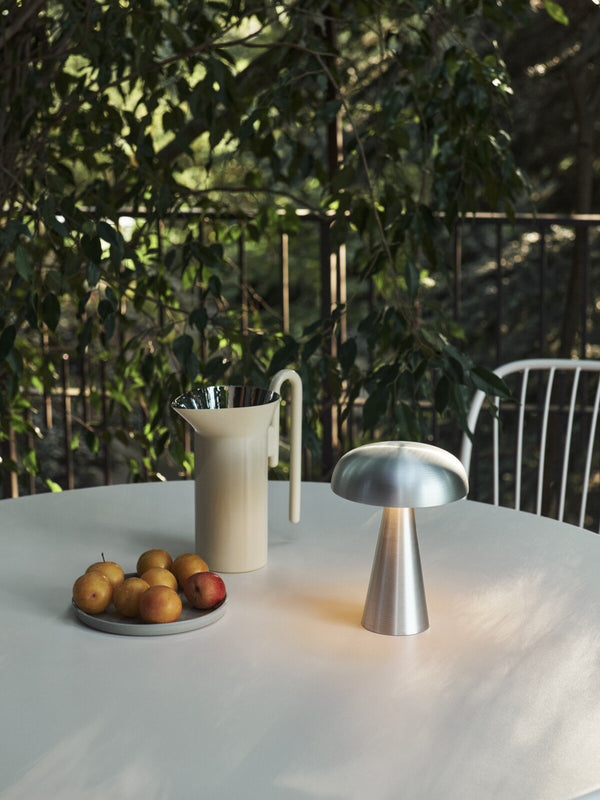 &Tradition Como Lampada fungo ricaricabile alluminium SC53 Alluminio, particolare del diffusore luminoso